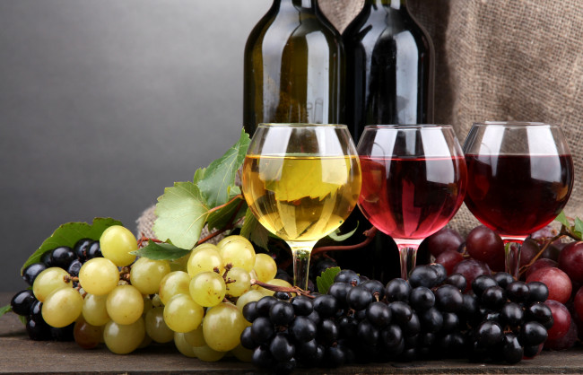 Обои картинки фото еда, напитки, вино, виноград, бокалы
