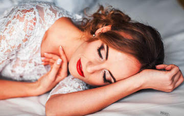 Картинка девушки -unsort+ лица +портреты постель кровать сон улыбка кружево
