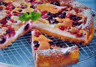 Картинка еда пироги решетка куски ягоды творожный пирог