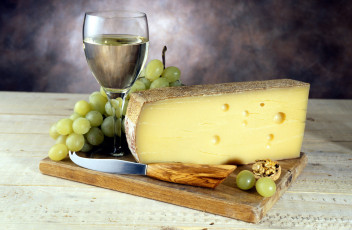 Картинка еда сырные+изделия виноград орех нож вино бокал сыр