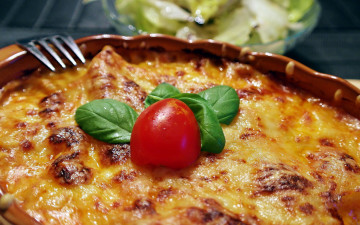 Картинка еда пицца помидор базилик