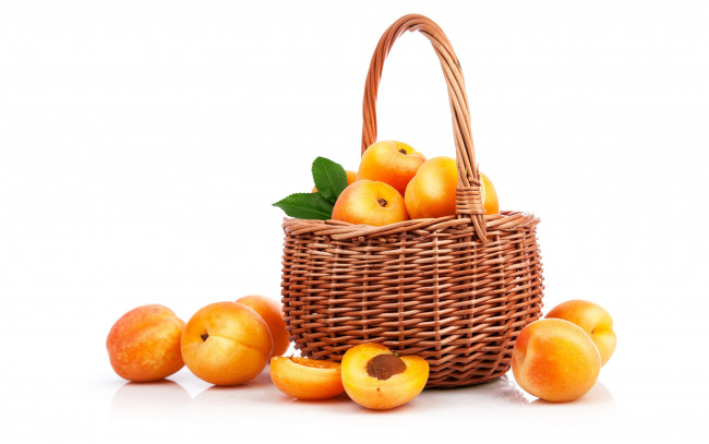 Обои картинки фото еда, персики,  сливы,  абрикосы, плоды, абрикосы, корзинка