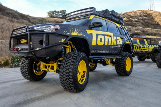 Обои картинки фото toyota tonka 4runner 2015, автомобили, toyota, внедорожник, 2015, 4runner, tonka