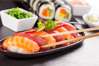 обоя еда, рыба,  морепродукты,  суши,  роллы, японская, кухня, роллы, суши, ассорти