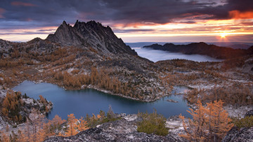Картинка природа горы озеро небо пейзаж prusik peak деревья закат