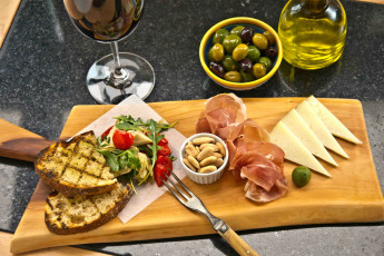 Картинка еда разное масло орехи овощи сыр ветчина оливки