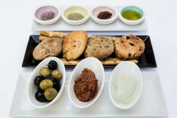 Картинка еда салаты +закуски булочки соусы закуски оливки
