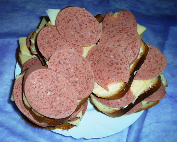 Обои картинки фото еда, бутерброды,  гамбургеры,  канапе, колбаса