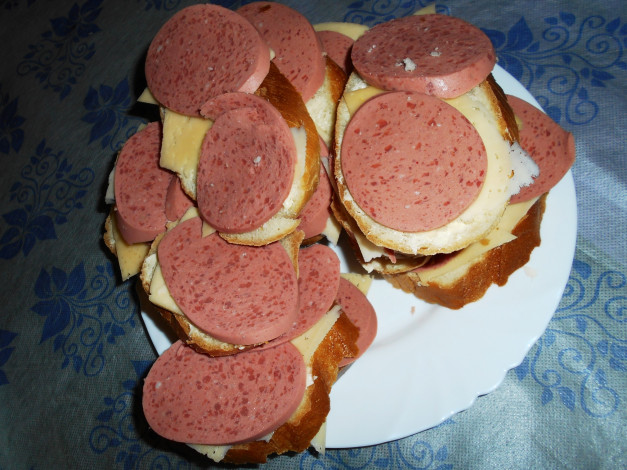 Обои картинки фото еда, бутерброды,  гамбургеры,  канапе, колбаса