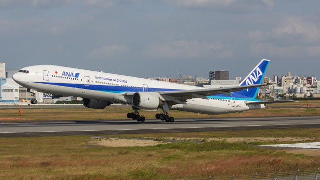 Обои картинки фото boeing 777-381, авиация, пассажирские самолёты, авиалайнер