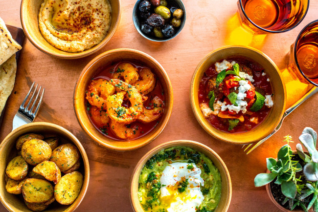 Обои картинки фото еда, разное, суп, оливки, картофель, креветки