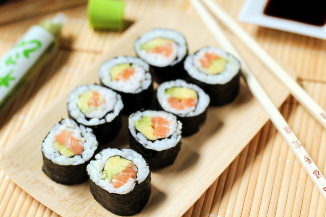 Обои картинки фото еда, рыба,  морепродукты,  суши,  роллы, японская, роллы, кухня