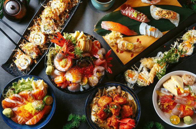 Обои картинки фото еда, рыба,  морепродукты,  суши,  роллы, креветки, суши