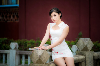 Картинка девушки kiki+hsieh азиатка поза платье мини