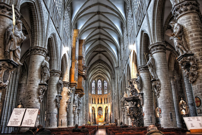 Обои картинки фото собор, святого, михаила, брюссель, бельгия, интерьер, убранство, роспись, храма, скульптуры, колонны, арки