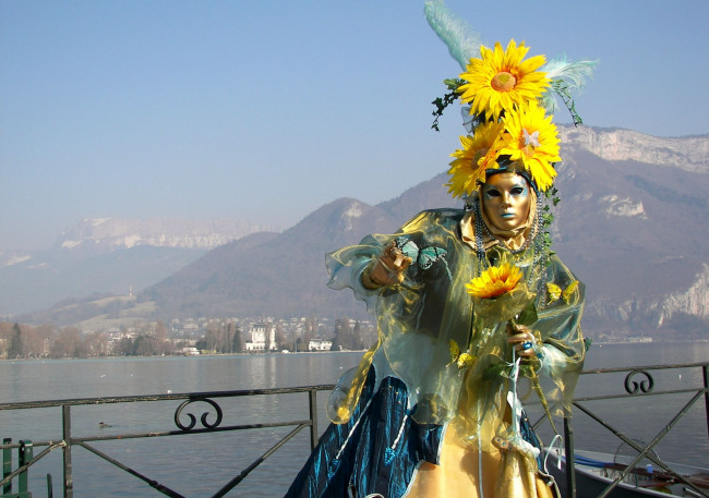 Обои картинки фото разное, маски, карнавальные, костюмы, венеция, карнавал, подсолнухи