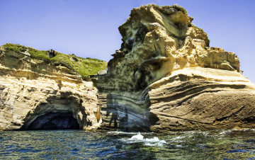 Картинка природа побережье скалы грот море