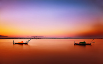 Картинка корабли лодки шлюпки лодочки рыбацкие озеро закат