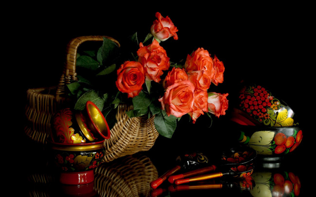 Обои картинки фото цветы, розы, корзинка, ложки
