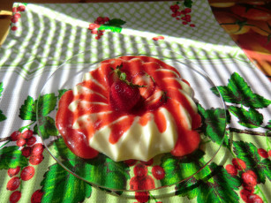 Картинка еда мороженое десерты скатерть клубника ягода