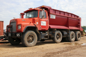 обоя dm model mack truck, автомобили, mack, сша, грузовики, тяжелые, inc, trucks