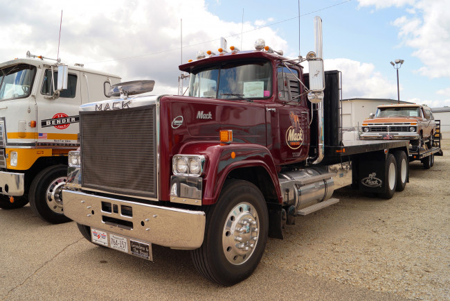 Обои картинки фото 1980 mack truck superliner, автомобили, mack, сша, грузовики, тяжелые, inc, trucks