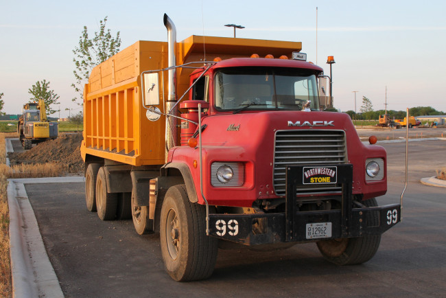 Обои картинки фото dm model mack truck, автомобили, mack, сша, грузовики, тяжелые, inc, trucks