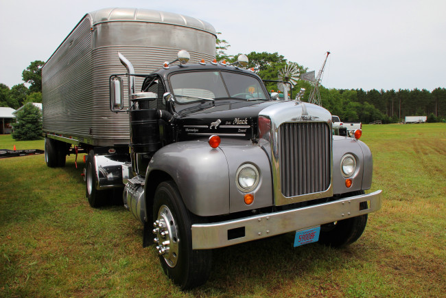 Обои картинки фото mack truck model b-61, автомобили, mack, сша, грузовики, тяжелые, inc, trucks