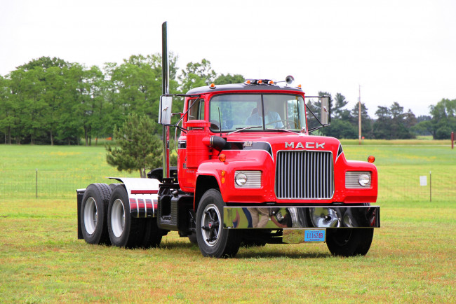 Обои картинки фото mack truck model r-600, автомобили, mack, сша, грузовики, тяжелые, inc, trucks