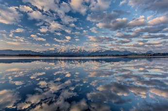 Картинка природа реки озера снег небо облака горы отражение озеро