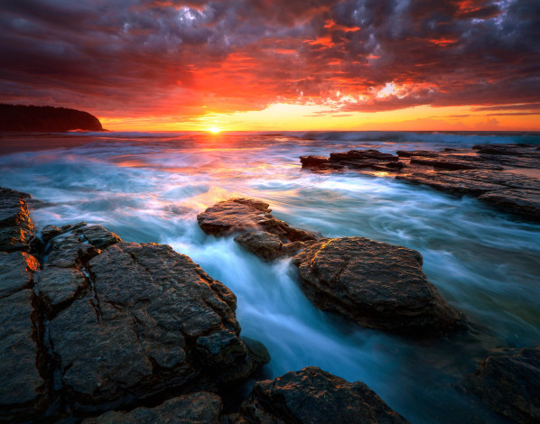 Обои картинки фото природа, восходы, закаты, seascape, turimetta, sydney, rising, sun, скалы, море, rocks, water, вода, beach, vawes, sea, солнце, восход