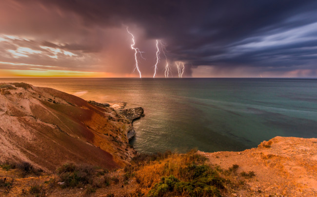 Обои картинки фото природа, молния,  гроза, скалы, волны, берег, австралия