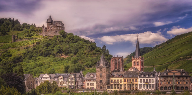 Обои картинки фото town bacharch viewed from the rhine in germany, города, замки германии, пейзаж