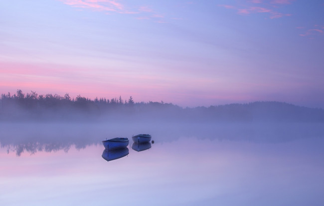 Обои картинки фото корабли, лодки,  шлюпки, отражение, озеро, туман, деревья