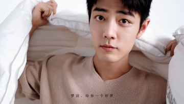 обоя мужчины, xiao zhan, актер, лицо, свитер, постель