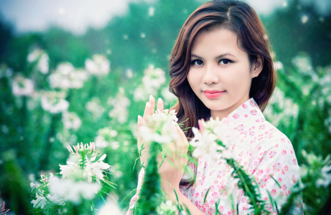 Обои картинки фото -Unsort Азиатки, девушки, unsort, азиатки, цветы, клеома, улыбка