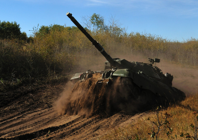 Обои картинки фото техника, военная техника, дорога, танк, боевой, канадский, leopard-c2, грязь