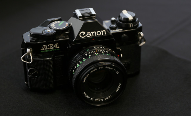 Обои картинки фото бренды, canon, камера, фотоаппарат, черный, кэнон