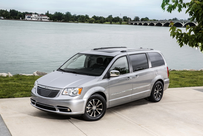 Обои картинки фото 2015 chrysler town and country, автомобили, chrysler, серебристый