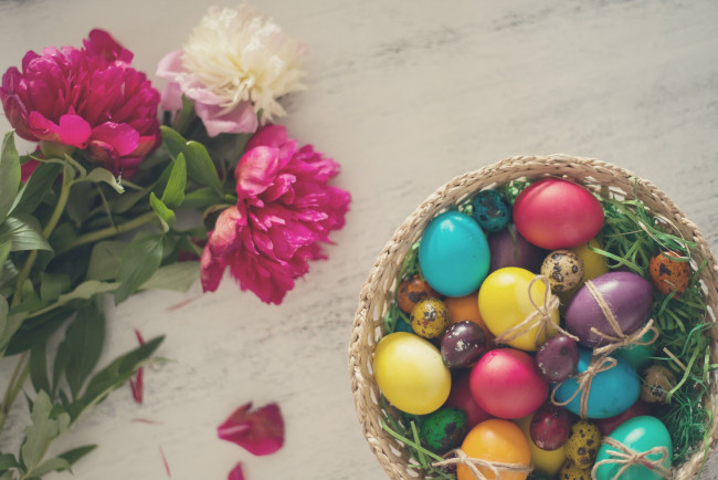 Обои картинки фото праздничные, пасха, яйца, цветы, крашенки, пионы