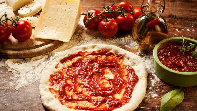 Обои картинки фото еда, пицца, помидоры, сыр, соус, томаты