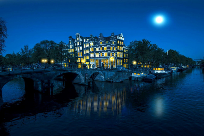 Обои картинки фото города, амстердам , нидерланды, мост, канал, луна, вечер