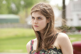 Картинка alexandra+daddario девушки alexandra daddario девушка актриса брюнетка поза взгляд красотка стройная сексуальная портрет лицо причёска макияж