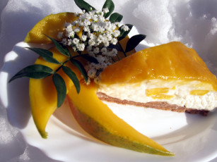 Картинка еда пироги тарелка снег манго пирожное цветы