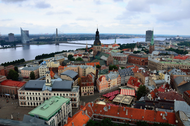 Обои картинки фото города, рига, латвия, дома, крыши, мост