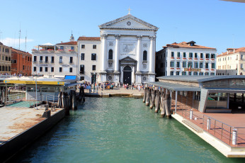 Картинка города венеция+ италия туристы причал