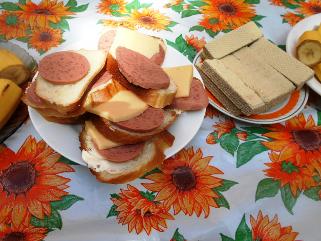 Обои картинки фото еда, бутерброды,  гамбургеры,  канапе, хлеб, колбаса, сыр, вафли