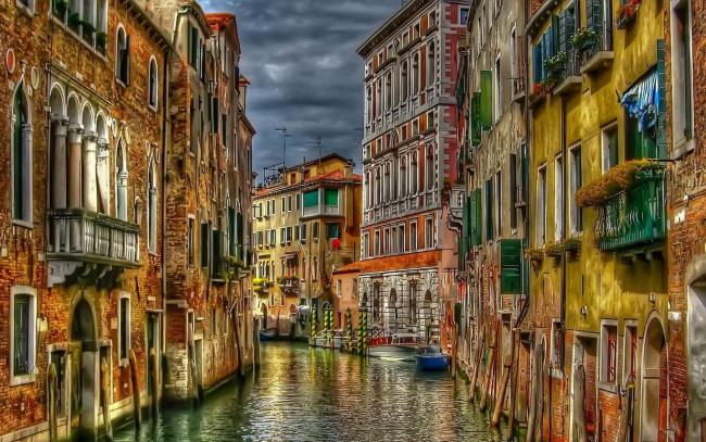 Обои картинки фото quiet, canal, in, venice, italy, города, венеция, италия