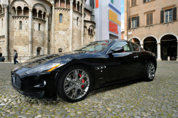 обоя автомобили, maserati, granturismo, s, дорога, дома, улица