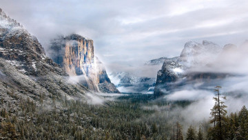 Картинка природа горы распадок леса туман облака панорама